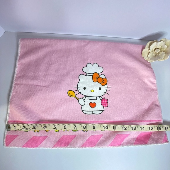 Hello Kitty Microfiber Towel BNWT - Picture 2 of 3